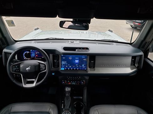 Used 2024 Ford Bronco Outer Banks image 13