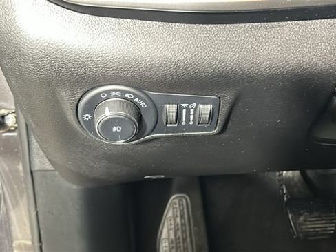 Used 2023 Jeep Compass Latitude AWD/4WD image 19