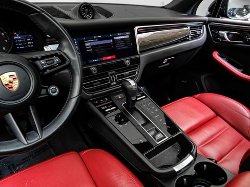 Used 2024 Porsche Macan image 27