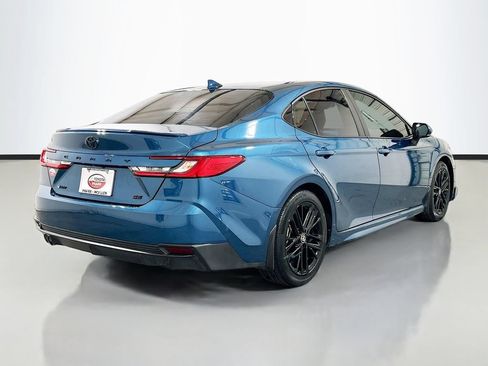 Used 2025 Toyota Camry SE w/ Convenience Package FWD image 4