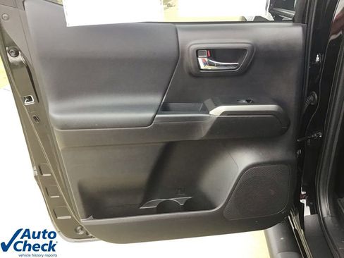 Used 2023 Toyota Tacoma TRD Off-Road w/ Advanced Technology Package image 11