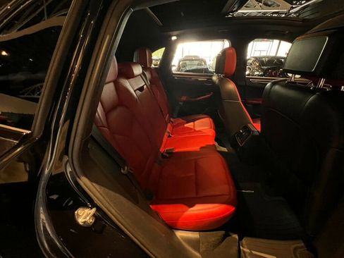 Used 2024 Porsche Macan S AWD/4WD image 29