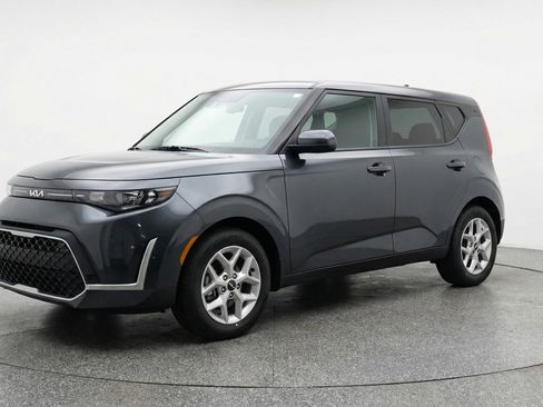 Used 2025 Kia Soul LX w/ LX Technology Package FWD image 3