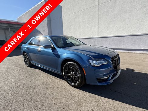 Used 2022 Chrysler 300 Touring L w/ Comfort Group image 2