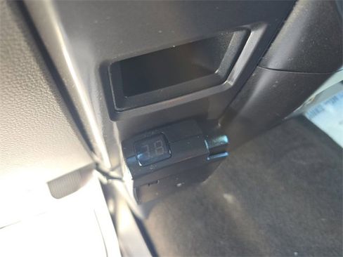 Used 2020 Ford F150 XLT image 25