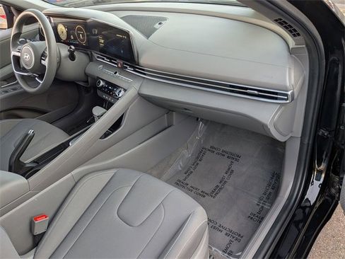 Used 2024 Hyundai Elantra SEL image 33