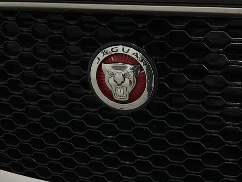 Used 2018 Jaguar F-PACE S image 39