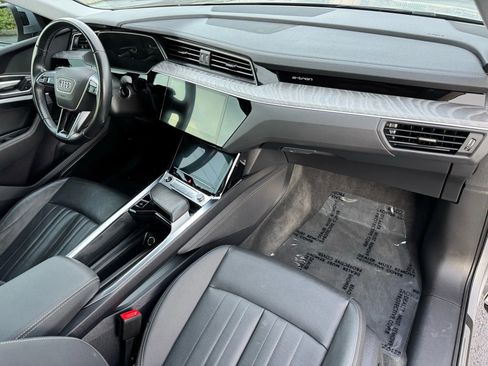 Used 2022 Audi e-tron Premium Plus w/ Premium Plus Package image 24