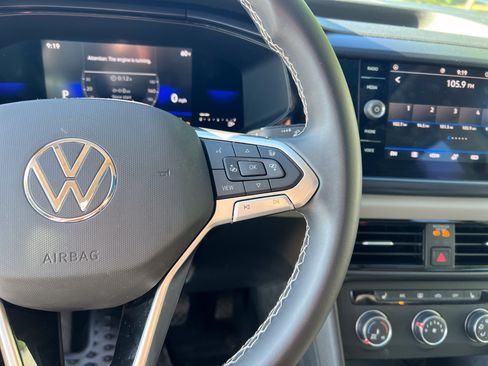 Certified 2022 Volkswagen Taos SE w/ Panoramic Sunroof Package FWD image 18
