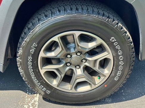 Used 2020 Jeep Cherokee Trailhawk w/ Cold Weather Group AWD/4WD image 46