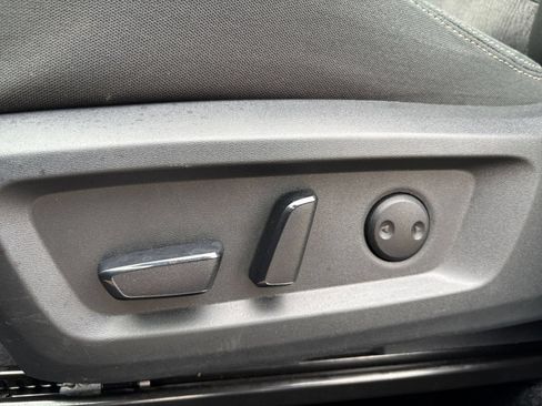 Used 2025 Nissan Rogue SV FWD image 22