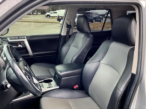 Used 2016 Toyota 4Runner SR5 Premium image 7