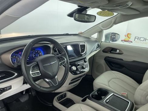 Used 2019 Chrysler Pacifica Touring-L Plus w/ Advanced Safetytec Group image 20