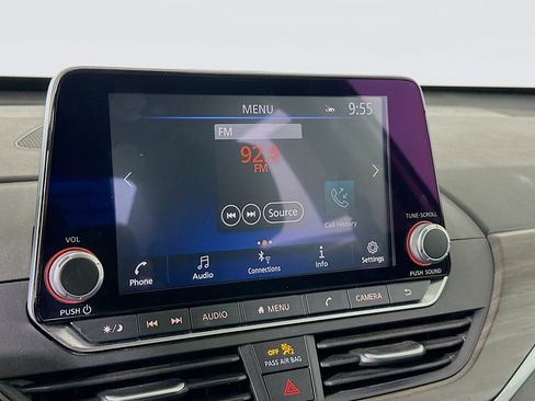 Used 2025 Nissan Altima 2.5 SV FWD image 21