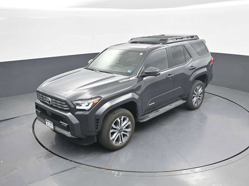 Used 2025 Toyota 4Runner Limited AWD/4WD image 32