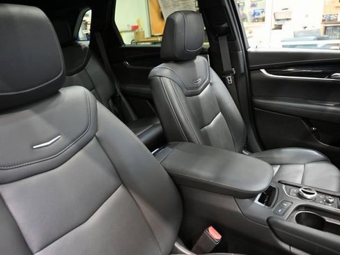 Used 2025 Cadillac XT5 Premium Luxury image 8