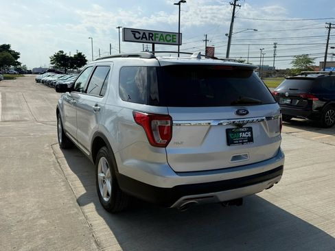 Used 2017 Ford Explorer XLT AWD/4WD image 8