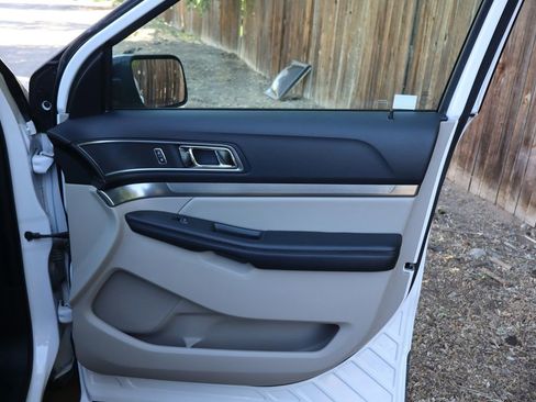 Used 2019 Ford Explorer XLT w/ Equipment Group 202A AWD/4WD image 28