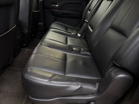 Used 2012 Chevrolet Suburban LT image 8