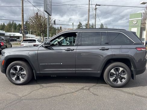 Used 2025 Jeep Grand Cherokee Limited 4xe w/ MOPAR Finishing Package AWD/4WD image 3
