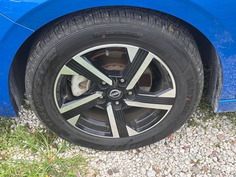 Used 2025 Nissan Sentra SV FWD image 30