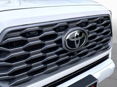 Used 2022 Toyota Tacoma TRD Sport w/ TRD Premium Sport Package AWD/4WD image 30