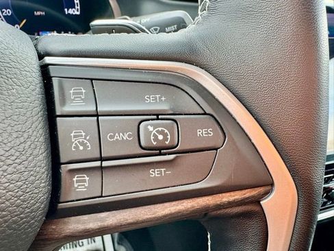 Used 2022 Jeep Grand Cherokee Limited AWD/4WD image 21