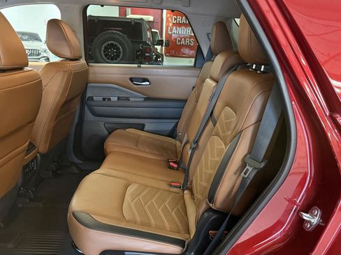 Used 2024 Nissan Pathfinder Platinum w/ Cargo Package AWD/4WD image 8