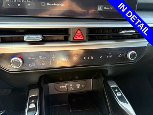 Used 2025 Kia Sorento S FWD image 32