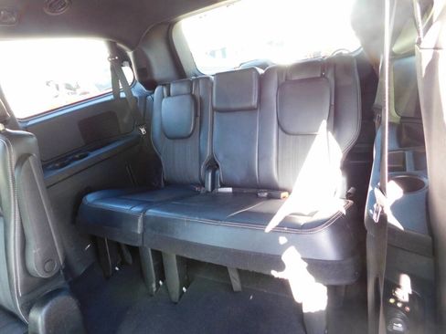 Used 2014 Chrysler Town & Country S image 6