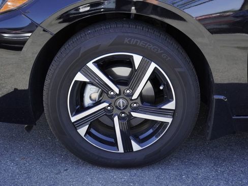 Used 2025 Nissan Sentra SV w/ All-Weather Package FWD image 7