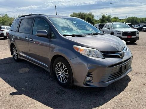 Used 2019 Toyota Sienna XLE Premium w/ Protection Package FWD image 8