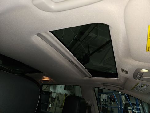 Used 2019 Nissan Pathfinder Platinum image 19