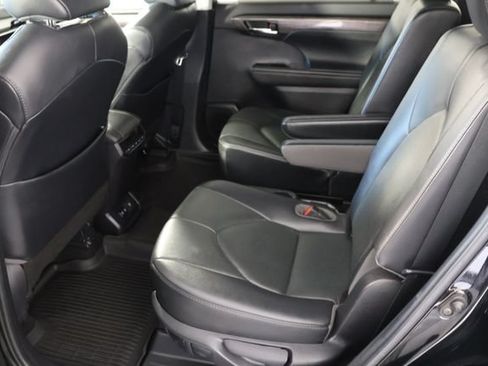 Used 2021 Toyota Highlander Limited AWD/4WD image 21