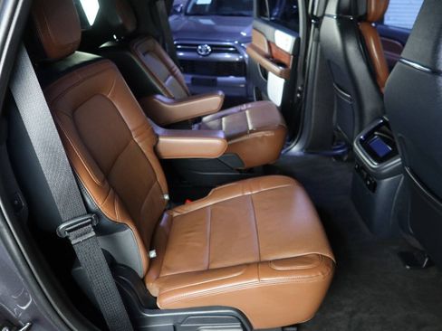 Used 2024 Lincoln Navigator Reserve AWD/4WD image 13