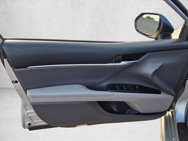 Used 2019 Toyota Camry SE w/ Convenience Package FWD image 6