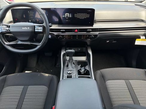 New 2026 Kia Sorento LX FWD image 9