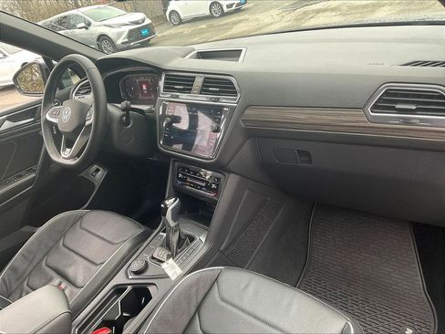 Used 2023 Volkswagen Tiguan SEL R-Line image 14