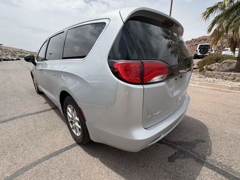 Used 2023 Chrysler Voyager LX FWD image 3