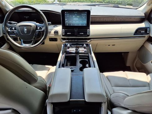 Used 2018 Lincoln Navigator Reserve w/ Technology Package AWD/4WD image 8