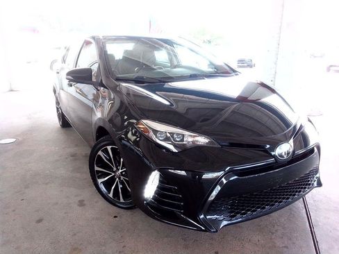 Used 2017 Toyota Corolla SE FWD image 2
