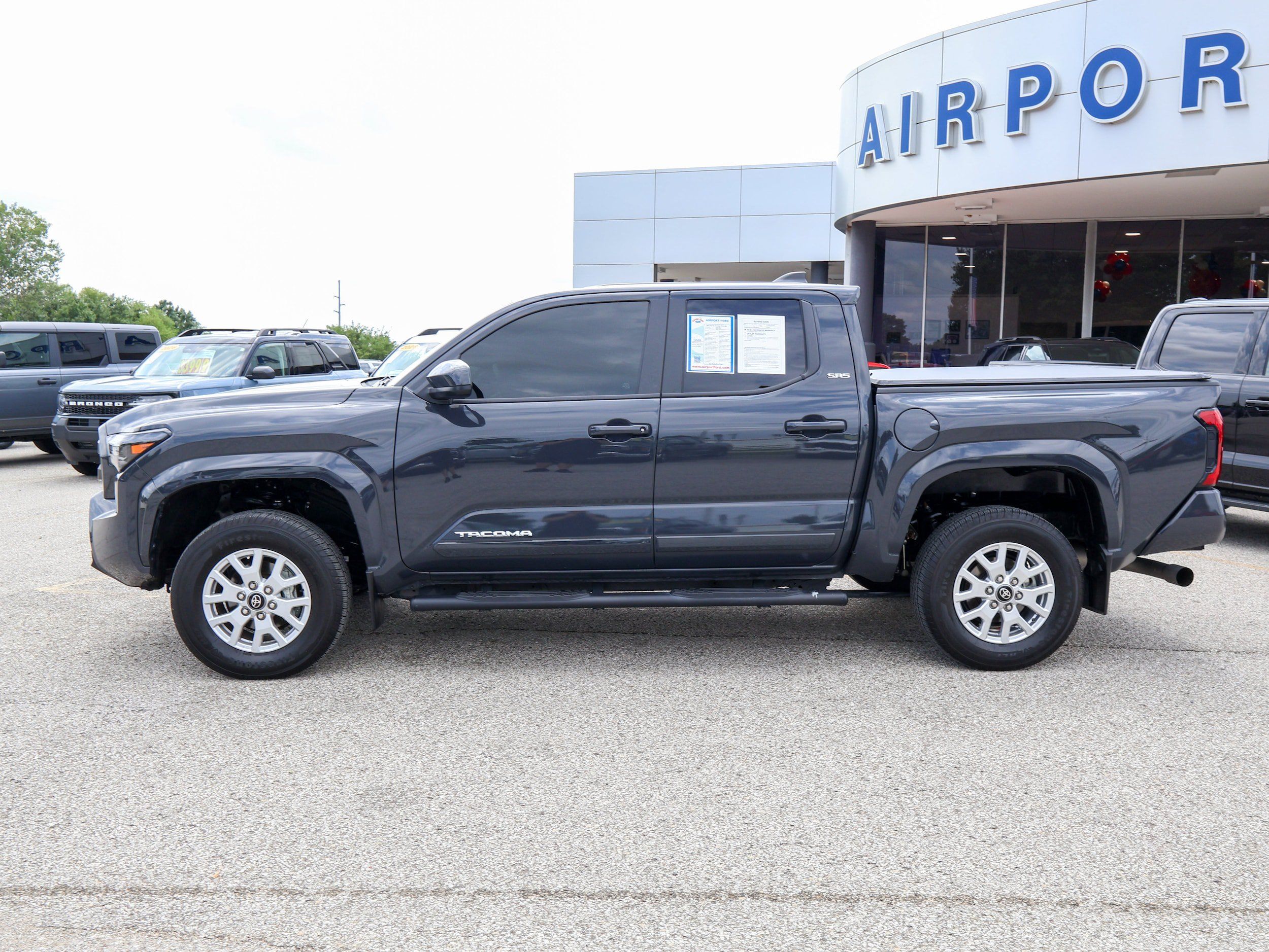 Used 2024 Toyota Tacoma SR5 AWD/4WD image 2