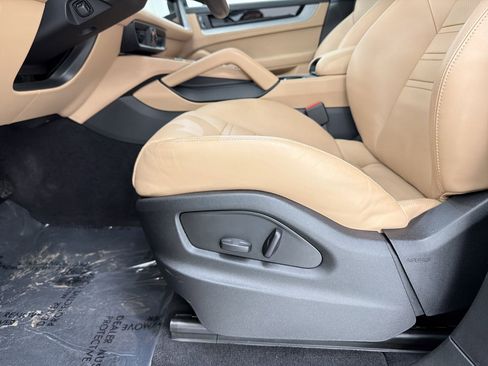 Certified 2024 Porsche Cayenne Coupe AWD/4WD image 13