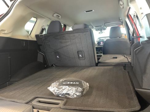 Used 2023 Nissan Rogue S image 19