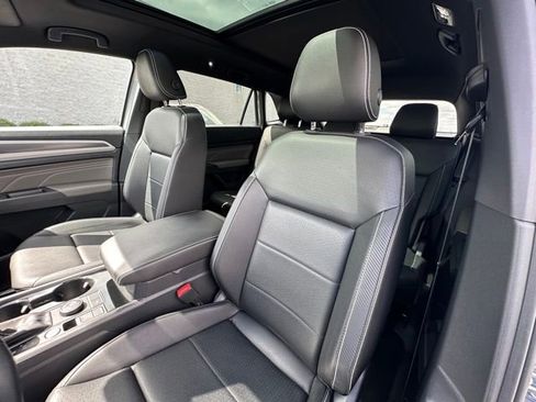 Used 2023 Volkswagen Atlas Cross Sport SEL AWD/4WD image 27