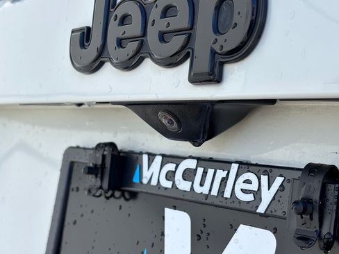 Used 2018 Jeep Renegade Altitude w/ UConnect 8.4 Nav Group FWD image 5