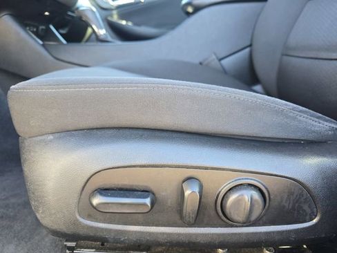 Used 2020 Chevrolet Malibu LT image 28