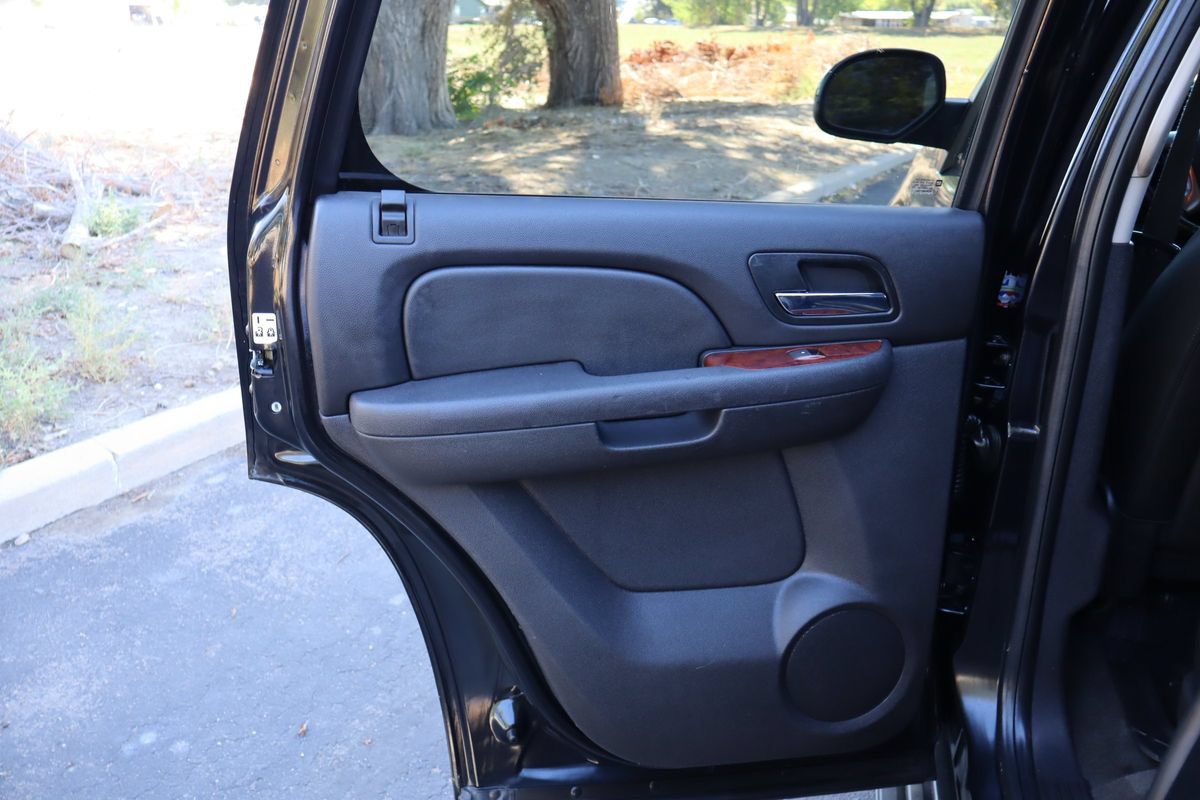 Used 2011 GMC Yukon SLT w/ SLT-2 Equipment Package AWD/4WD image 24
