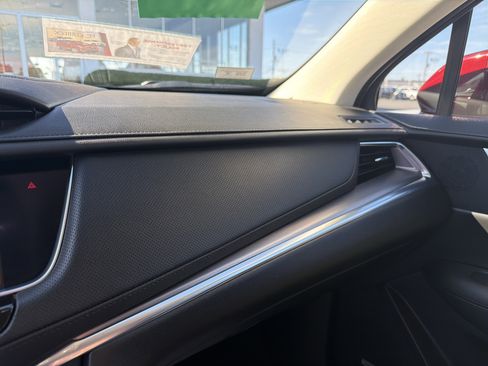 Used 2018 Cadillac XT5 Luxury w/ Driver Awareness Package image 18