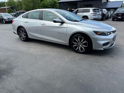 Used 2016 Chevrolet Malibu LT FWD image 1
